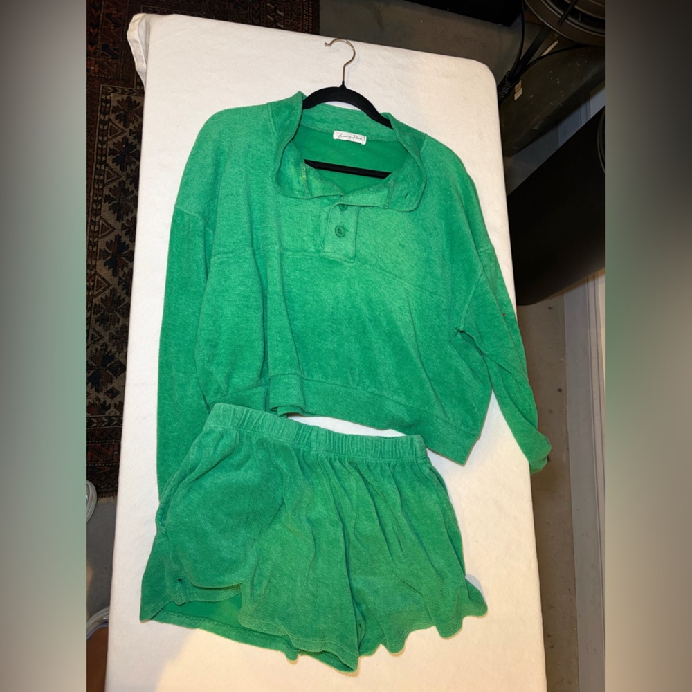 emory park Green Terry Cloth Crewneck Pullover and shorts set